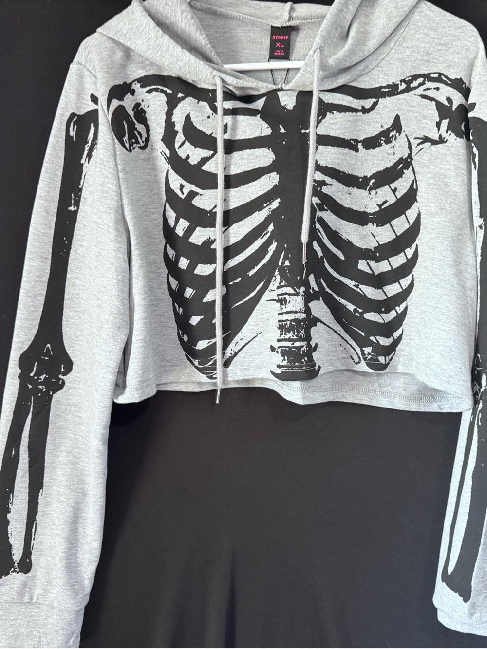 ROMWE Gray Cropped Hoodie with Black Skeleton Print